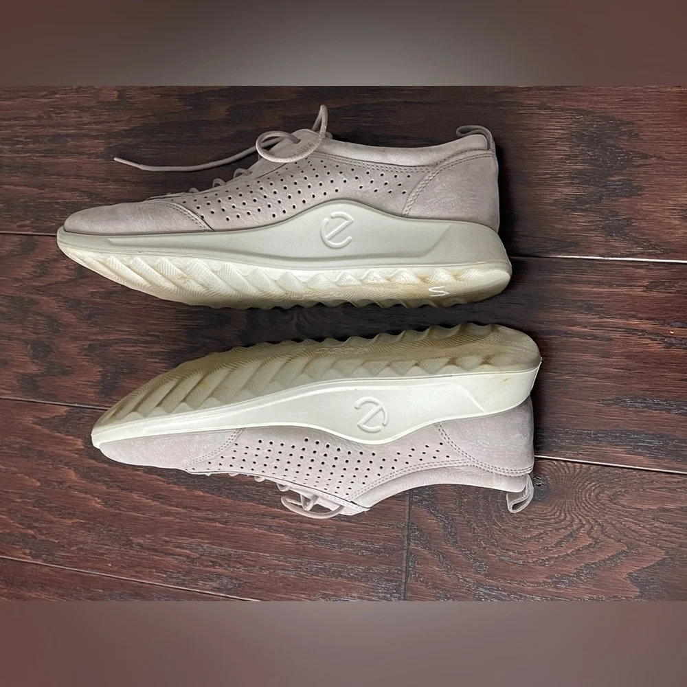 Ecco Womens Flexure Runner gray Rose Suede Sneaker Size 41/10